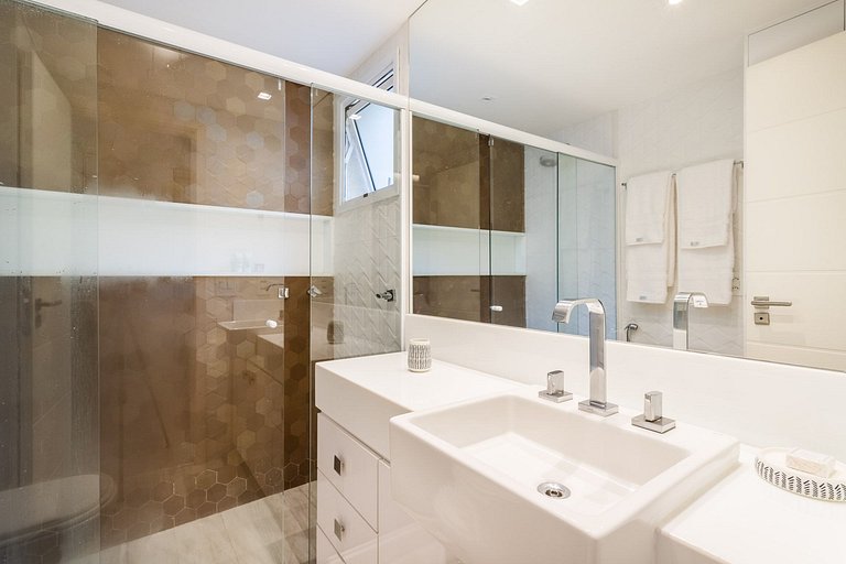 Triplex LUXURY piscina, BBQ y sauna p/ 6 personas