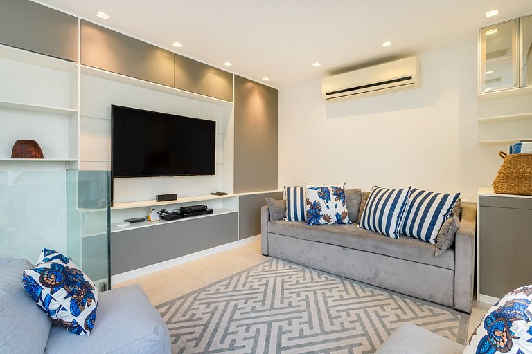 Triplex LUXURY w/ pool, BBQ and sauna for 6 people