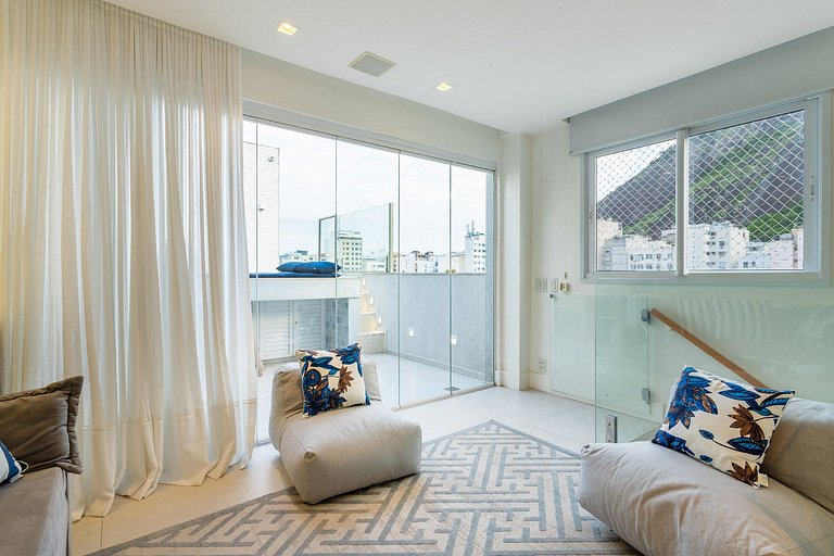 Triplex LUXURY w/ pool, BBQ and sauna for 6 people