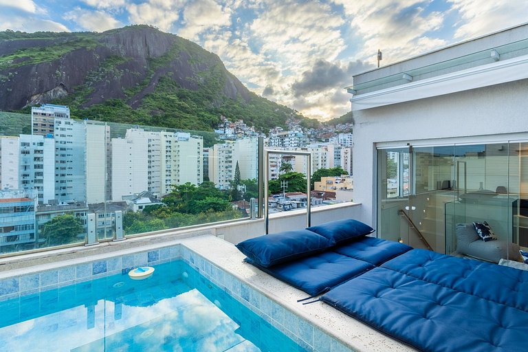 Triplex LUXURY w/ pool, BBQ and sauna for 6 people