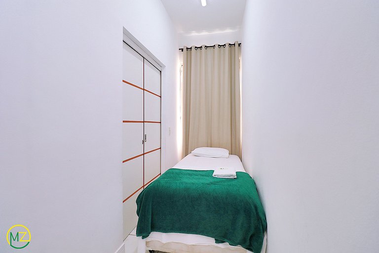 Habitación tranquila y dormitorio para 4 personas.