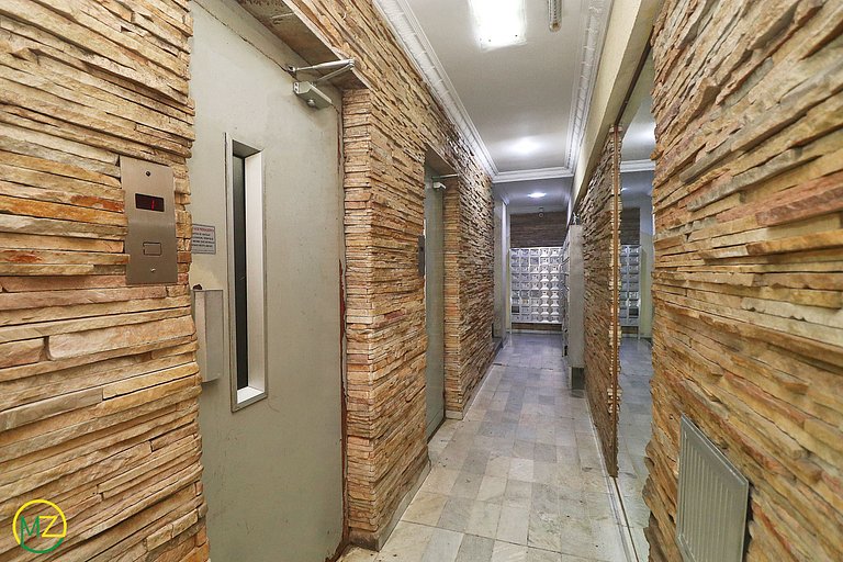 Habitación tranquila y dormitorio para 4 personas.