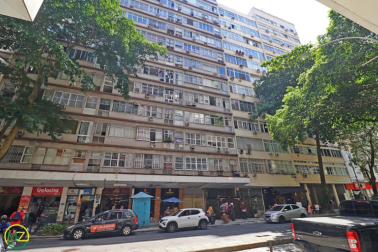 Habitación tranquila y dormitorio para 4 personas.