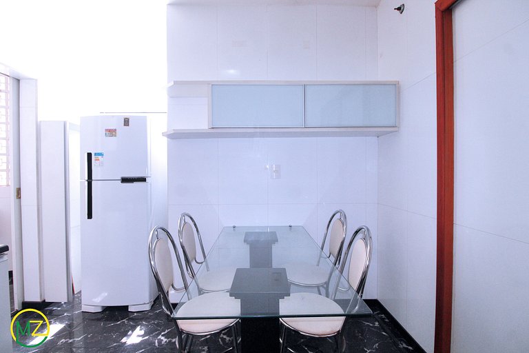 Belo sala 3 quartos com 2 suites para 6 pessoas