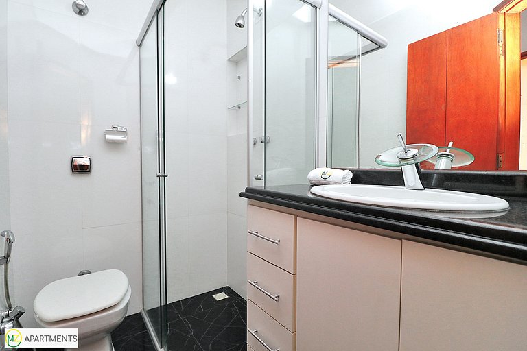 NIce 3 bedrooms apartment w/ 2 suites for 6 people