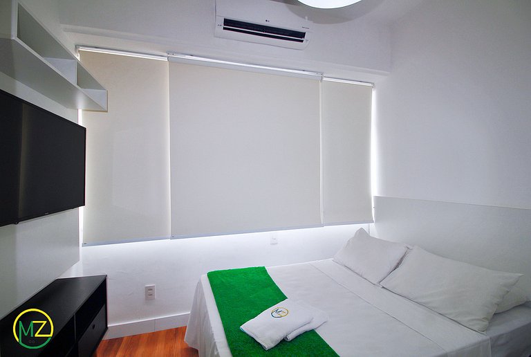 Studio no Leme com vista parcial para o mar