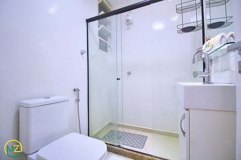 Studio no Leme com vista parcial para o mar