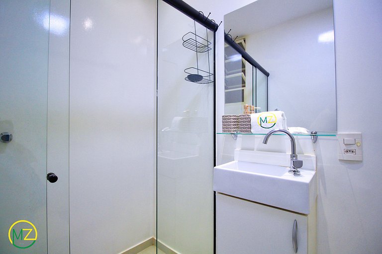 Studio no Leme com vista parcial para o mar