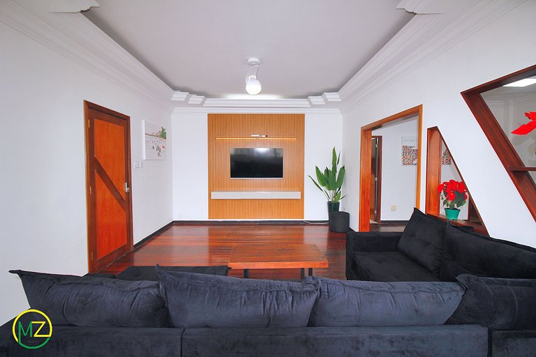 Espaçoso 3 quartos na quadra da praia p/ 6 pessoas