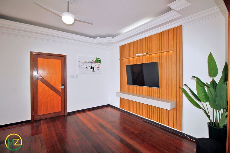 Espaçoso 3 quartos na quadra da praia p/ 6 pessoas