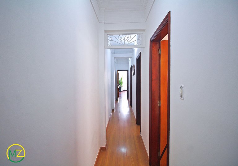 Espaçoso 3 quartos na quadra da praia p/ 7 pessoas