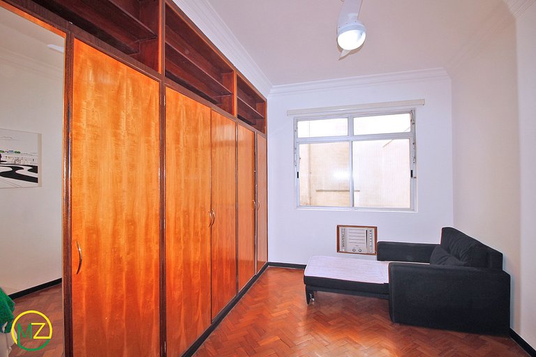 Espaçoso 3 quartos na quadra da praia p/ 8 pessoas