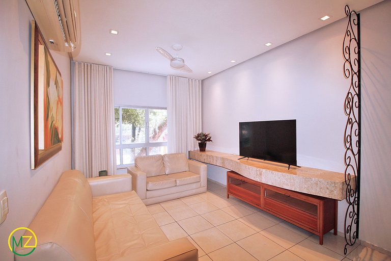 Bom 3 quartos no posto 6 com vaga de garagem