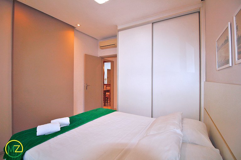 Bom 3 quartos no posto 6 com vaga de garagem