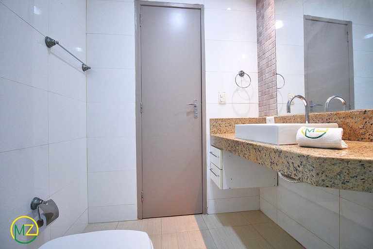 Bom 3 quartos no posto 6 com vaga de garagem