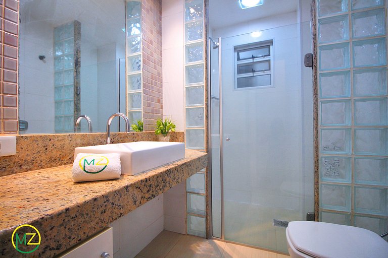 Bom 3 quartos no posto 6 com vaga de garagem