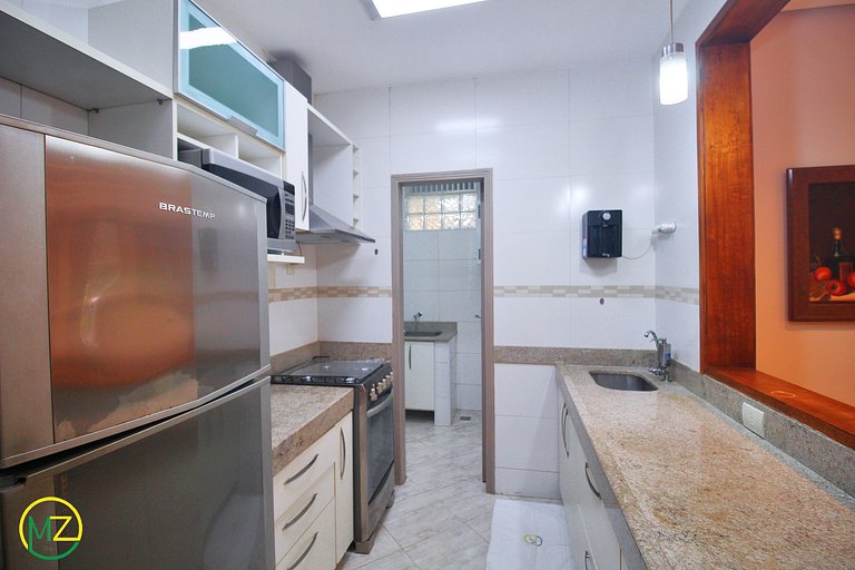 Bom 3 quartos no posto 6 com vaga de garagem