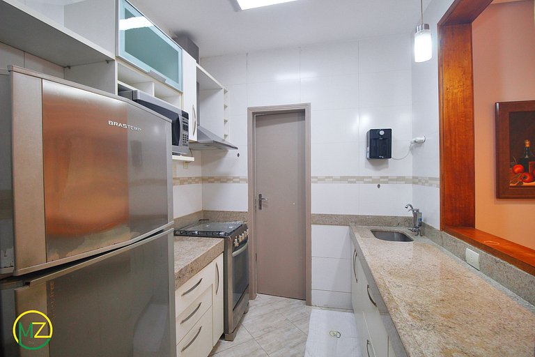 Bom 3 quartos no posto 6 com vaga de garagem