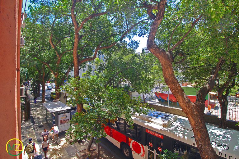 Bom 3 quartos no posto 6 com vaga de garagem