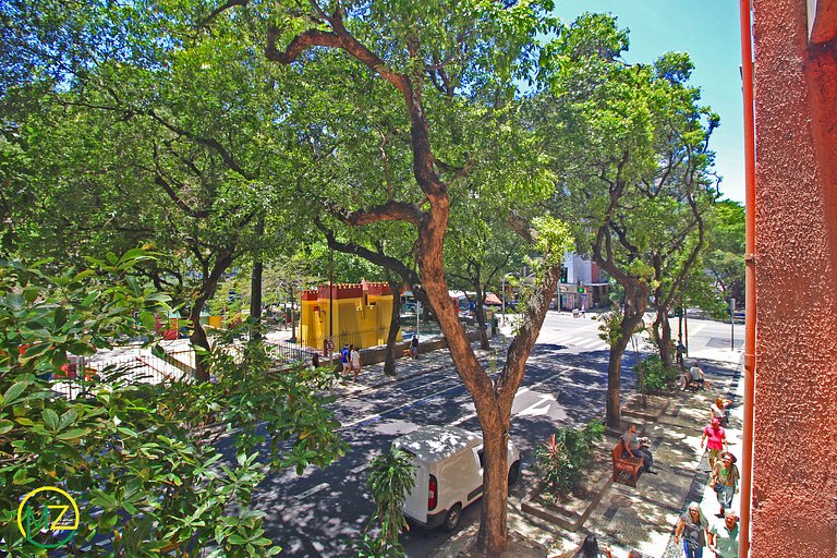 Bom 3 quartos no posto 6 com vaga de garagem