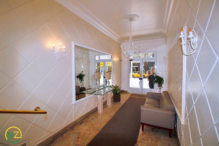 Modern, renovated studio apartment near the beach