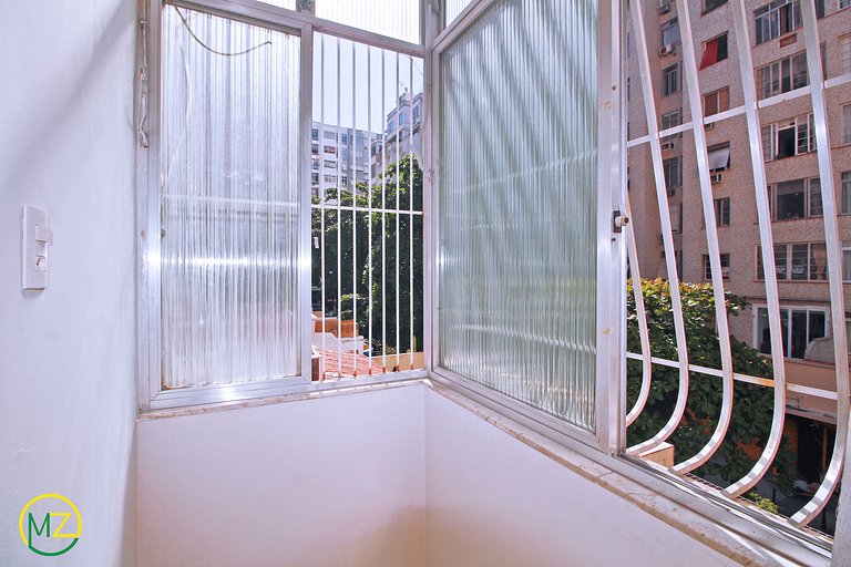 p.p1 {margin: 0.0px 0.0px 0.0px 0.0px; font: 12.0px 'Helve