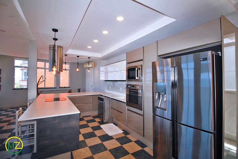 Stunning ocean view, sleeps up to 6 people.