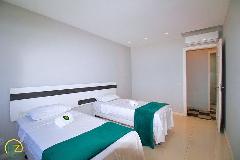 Stunning ocean view, sleeps up to 6 people.