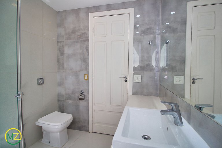 Stunning ocean view, sleeps up to 6 people.