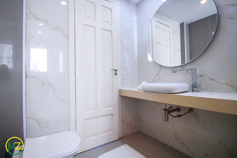 Stunning ocean view, sleeps up to 6 people.