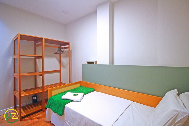 Renovated 3-bdrms in Leme, 4 adults and 2 children