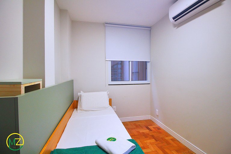 Renovated 3-bdrms in Leme, 4 adults and 2 children