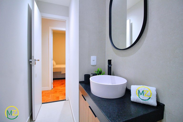 Renovated 3-bdrms in Leme, 4 adults and 2 children