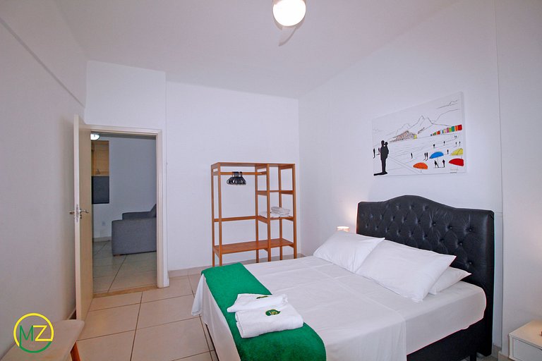 Modern 2 bedrooms on the block of the beach in Copacabana!