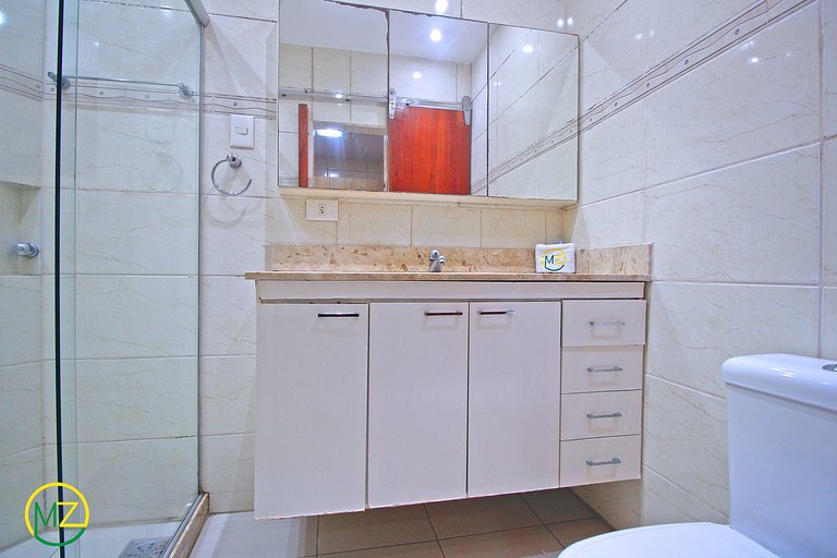 Modern 2 bedrooms on the block of the beach in Copacabana!