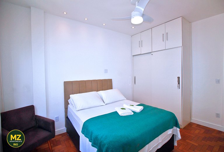 Sala e 2 quartos iluminado para 6 pessoas