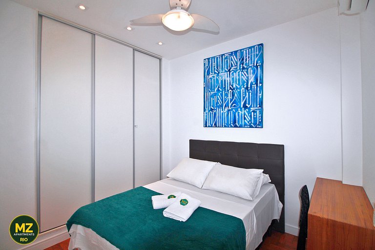 Bright living room and two bedrooms for 6 people