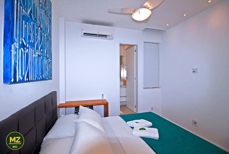 Bright living room and two bedrooms for 6 people