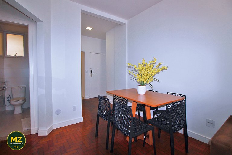 Sala e 2 quartos iluminado para 6 pessoas