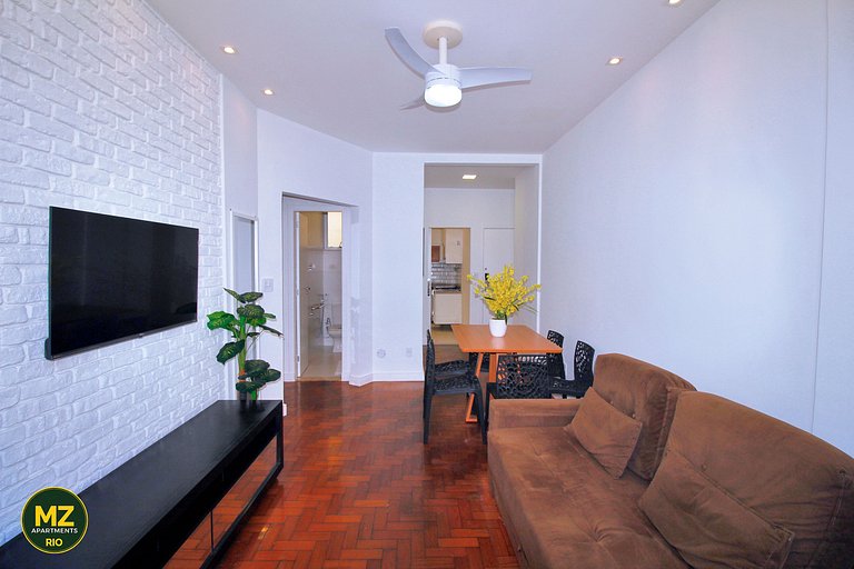 Bright living room and two bedrooms for 6 people