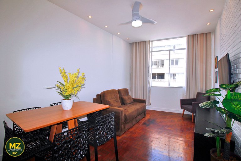 Bright living room and two bedrooms for 6 people