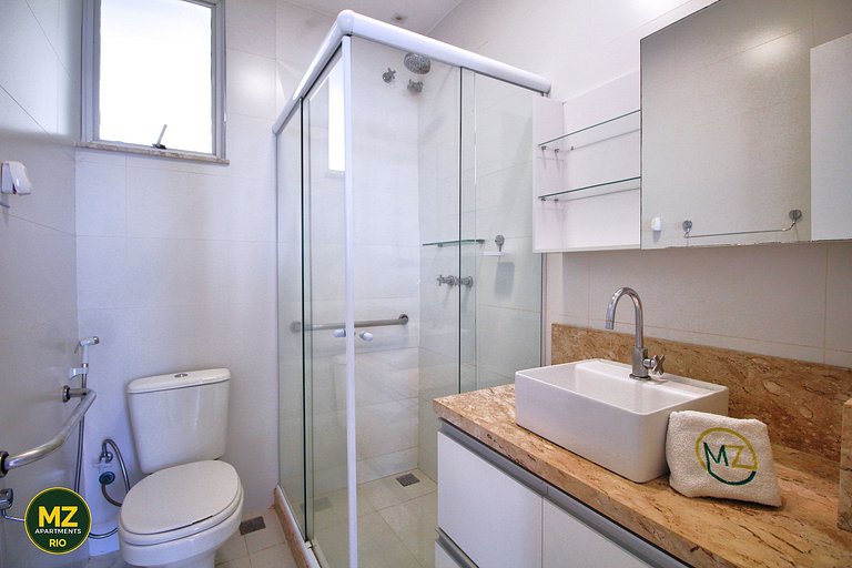 Sala e 2 quartos iluminado para 6 pessoas