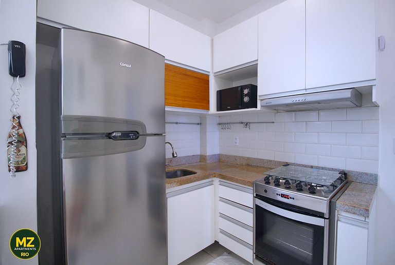 Sala e 2 quartos iluminado para 6 pessoas