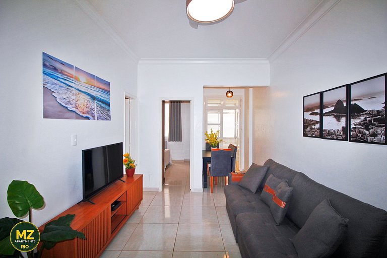 Sala y dormitorio espaciosos y cómodos en Posto 5
