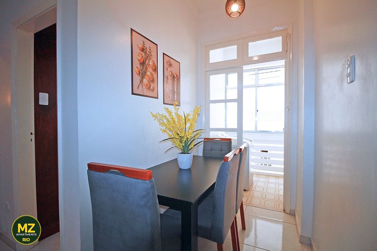 Sala y dormitorio espaciosos y cómodos en Posto 5