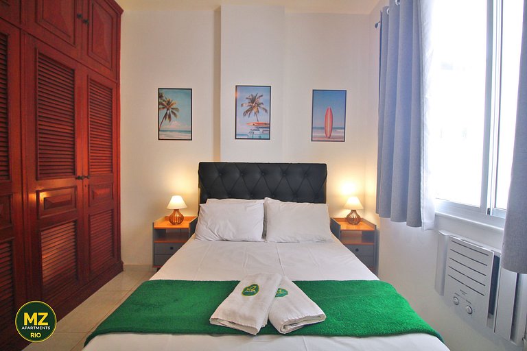 Sala y dormitorio espaciosos y cómodos en Posto 5