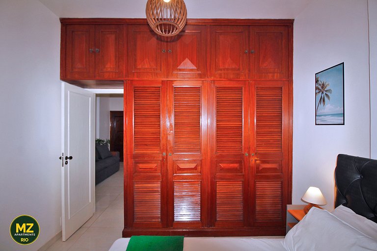 Sala e quarto espaçoso e confortável no Posto 5
