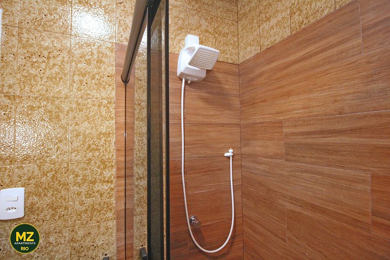 Sala y dormitorio espaciosos y cómodos en Posto 5