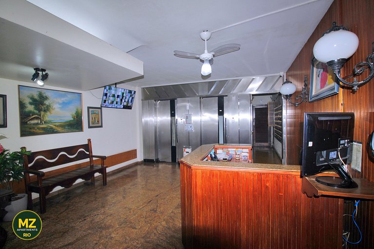 Sala y dormitorio espaciosos y cómodos en Posto 5