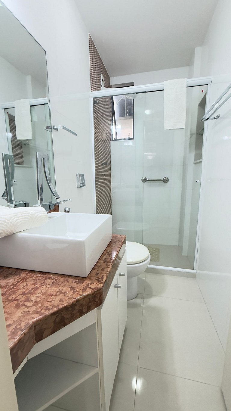 Sala e 2 quartos ao lado do mar em Cabo Frio
